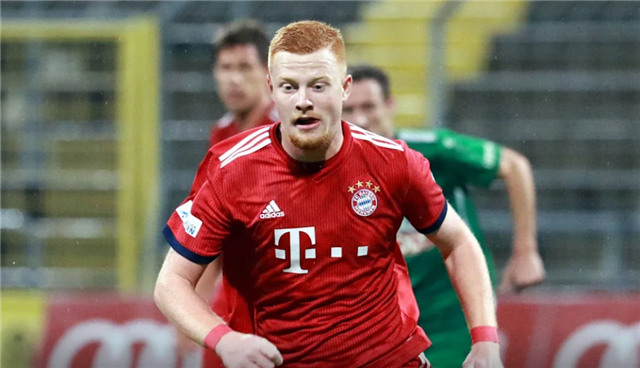  莱万重返安联球场遭嘘，波兰前锋全场零射门陷尴尬  