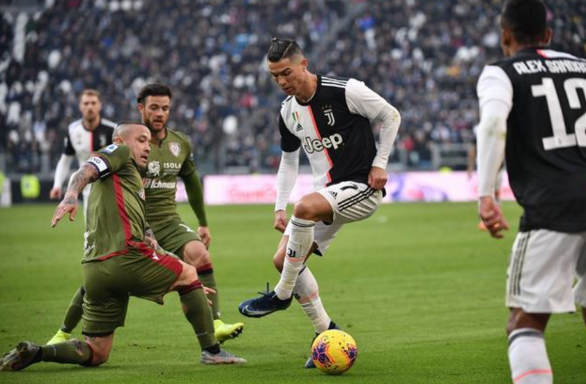  特拉奥雷助攻帽子戏法狼队,客场大胜诺丁汉森林