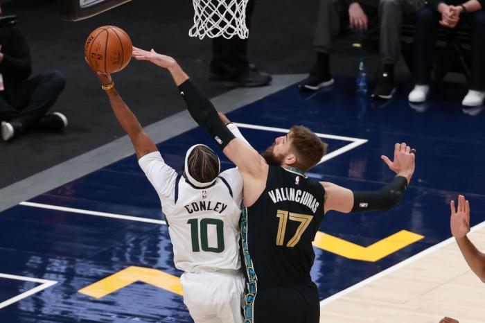  莫兰特压哨抛投命中灰熊险胜雷霆巩固西部第一